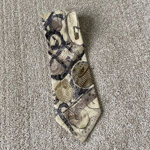 Men’s Vintage 90s Formal Toe - Accents Brand - Cream abstract pattern